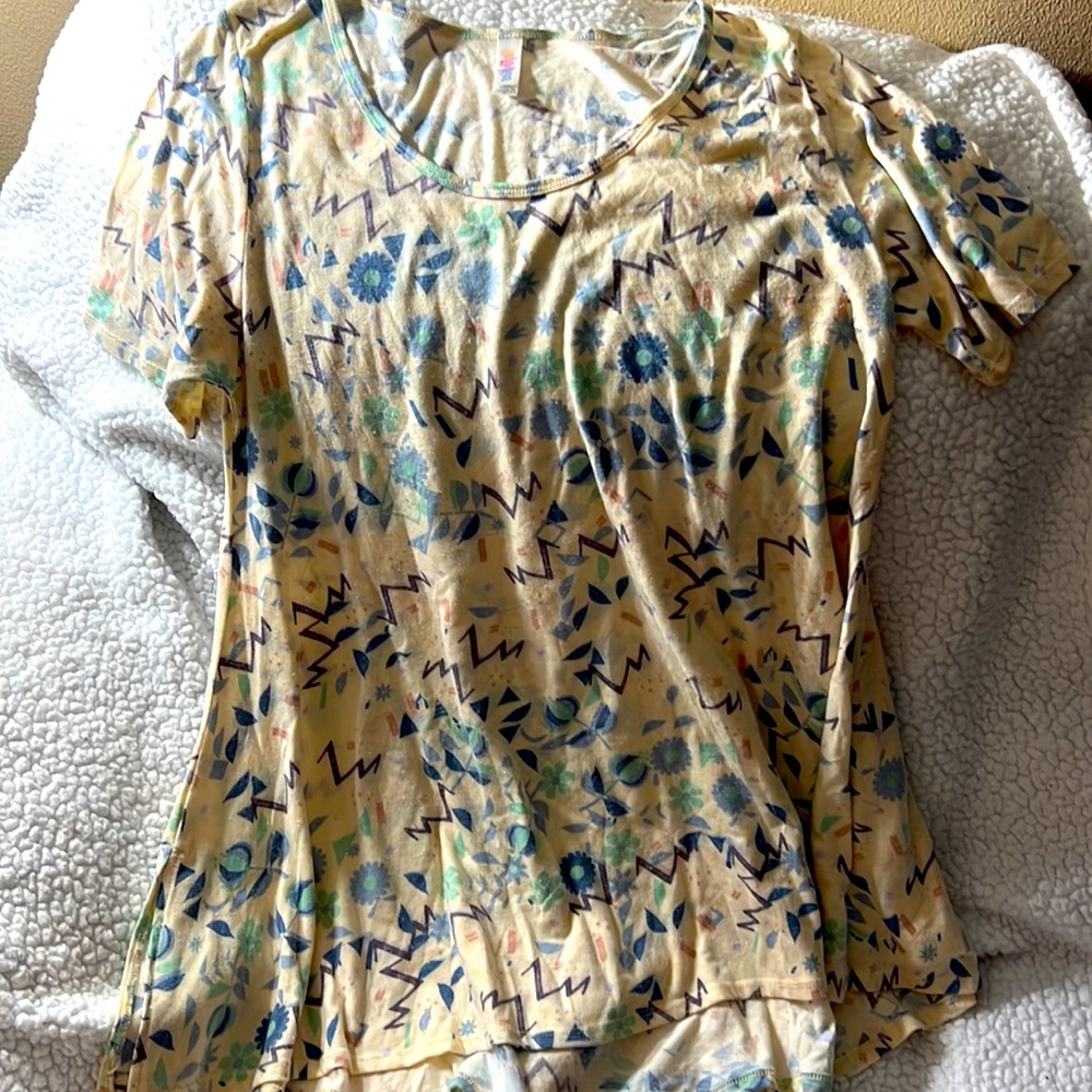 Lularoe style Irma size M.